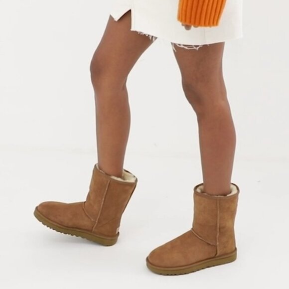 UGG Unisex Kids Classic Short Boots - Picture 1 of 7